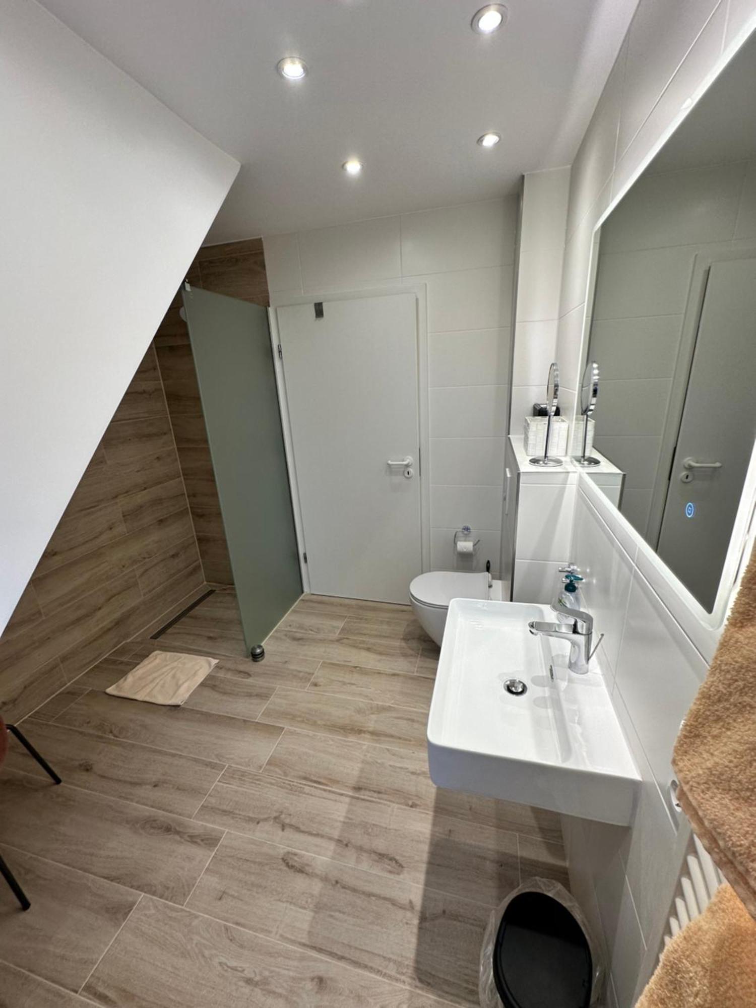 Zwei Ferienwohnungen Anker Max 5 Personen & Leuchtturm Max 4 Personen, Direkt In Steinhude Scheunenviertel, Balkon, Wlan , Privater Parkplatz, Wallbox Extérieur photo